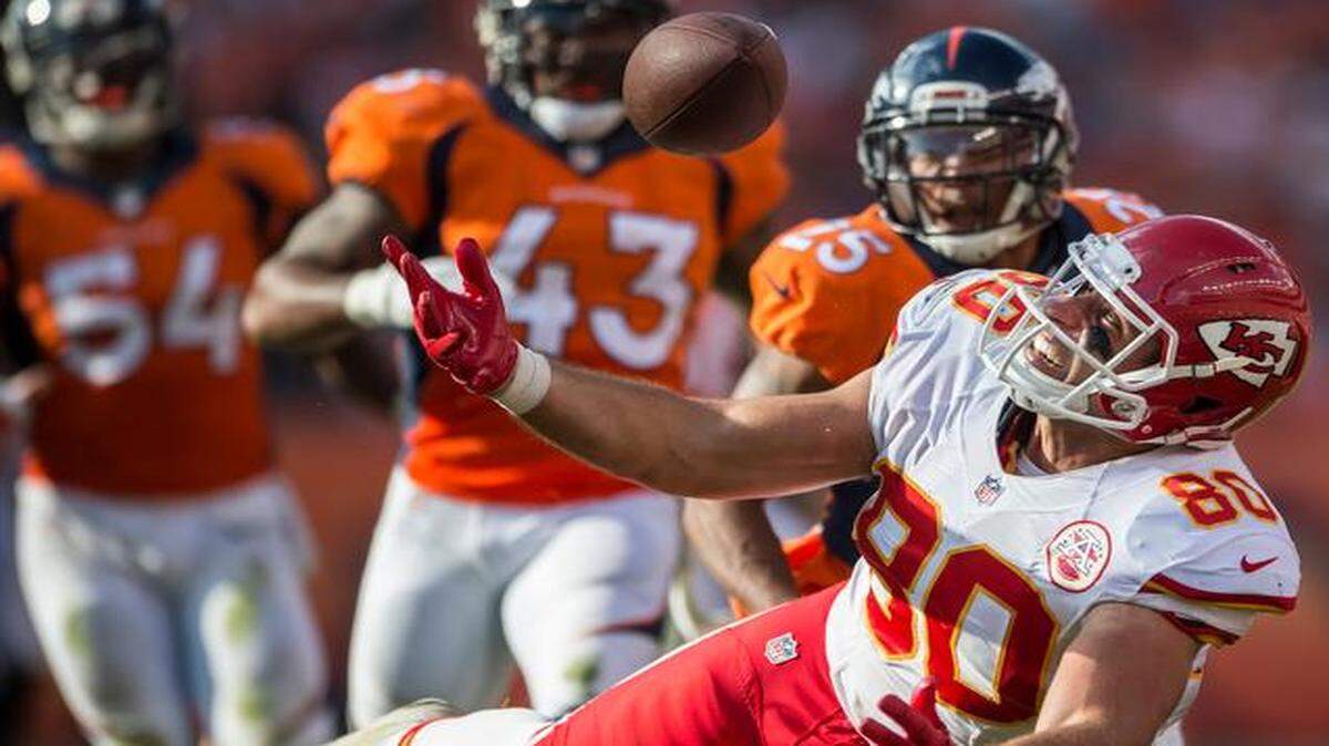 
Kansas City Chiefs tight end Anthony Fasano caught a bobbling 22-yard catch for a first down in the fourth quarter against the Denver Broncos on Sunday.

