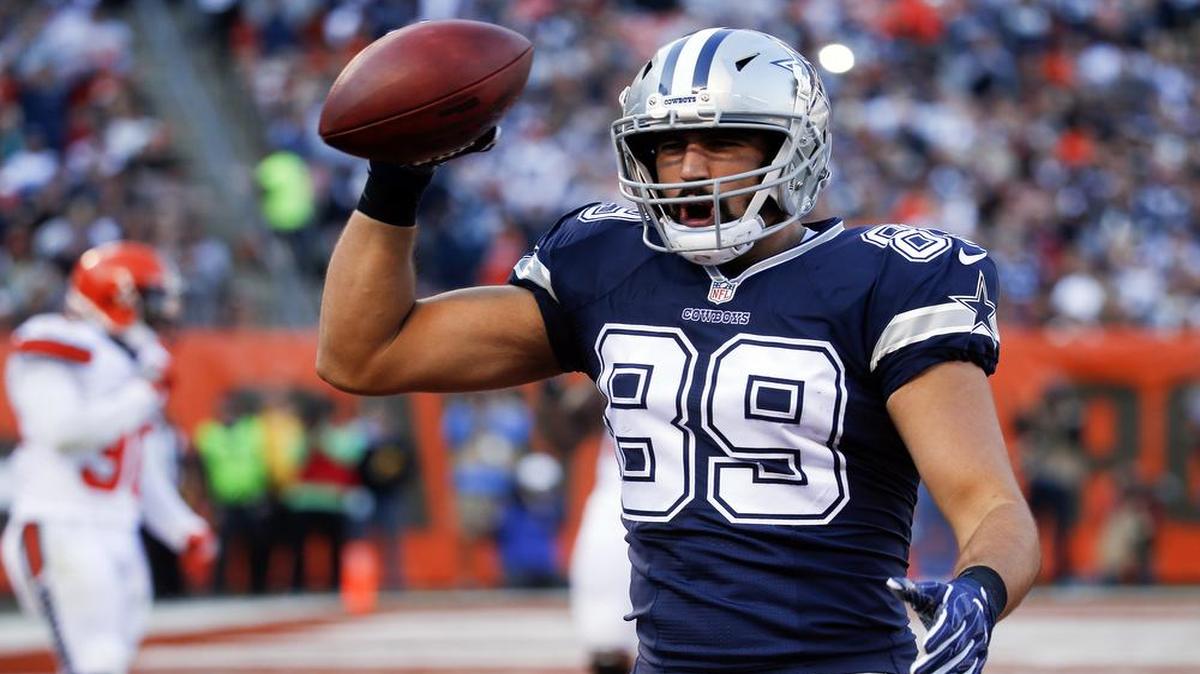 The Chiefs added former Dallas Cowboys tight end Gavin Escobar to the roster on Friday.