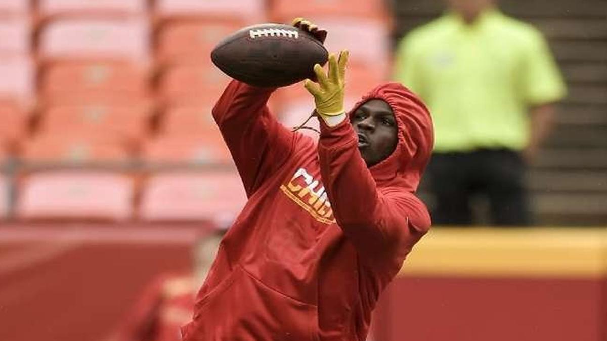 Chiefs running back Jamaal Charles ran pass routes during pregame warmups before Sunday’s game against the Jets at Arrowhead Stadium. Charles was inactive for the game.