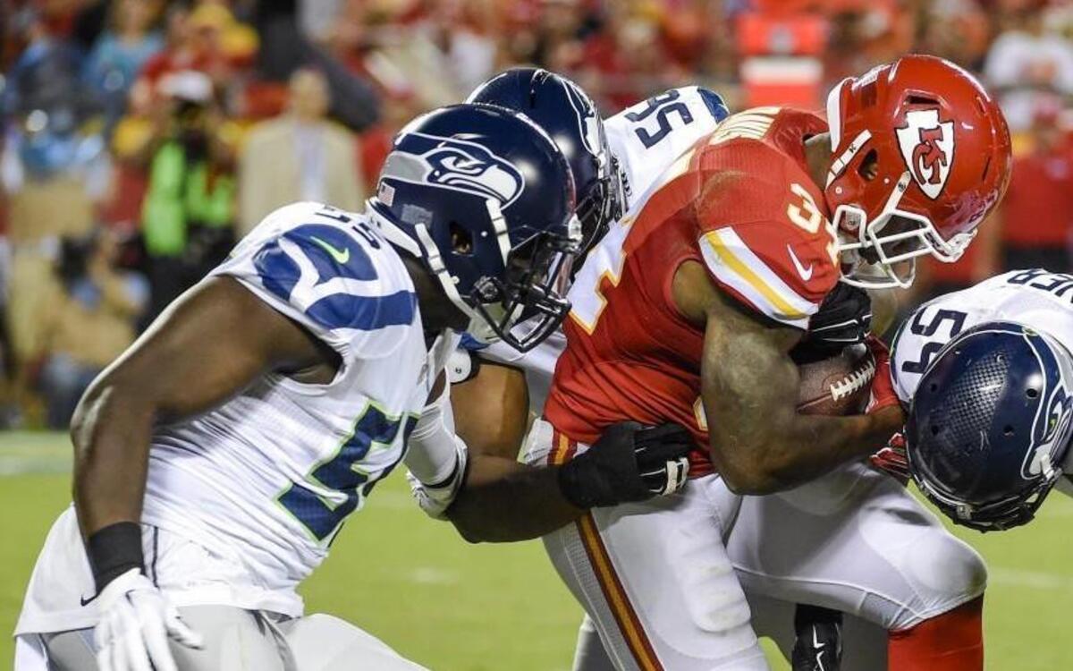 
Kansas City Chiefs running back Knile Davis drew a crowd of Seattle Seahawks during Friday’s preseason football game.

