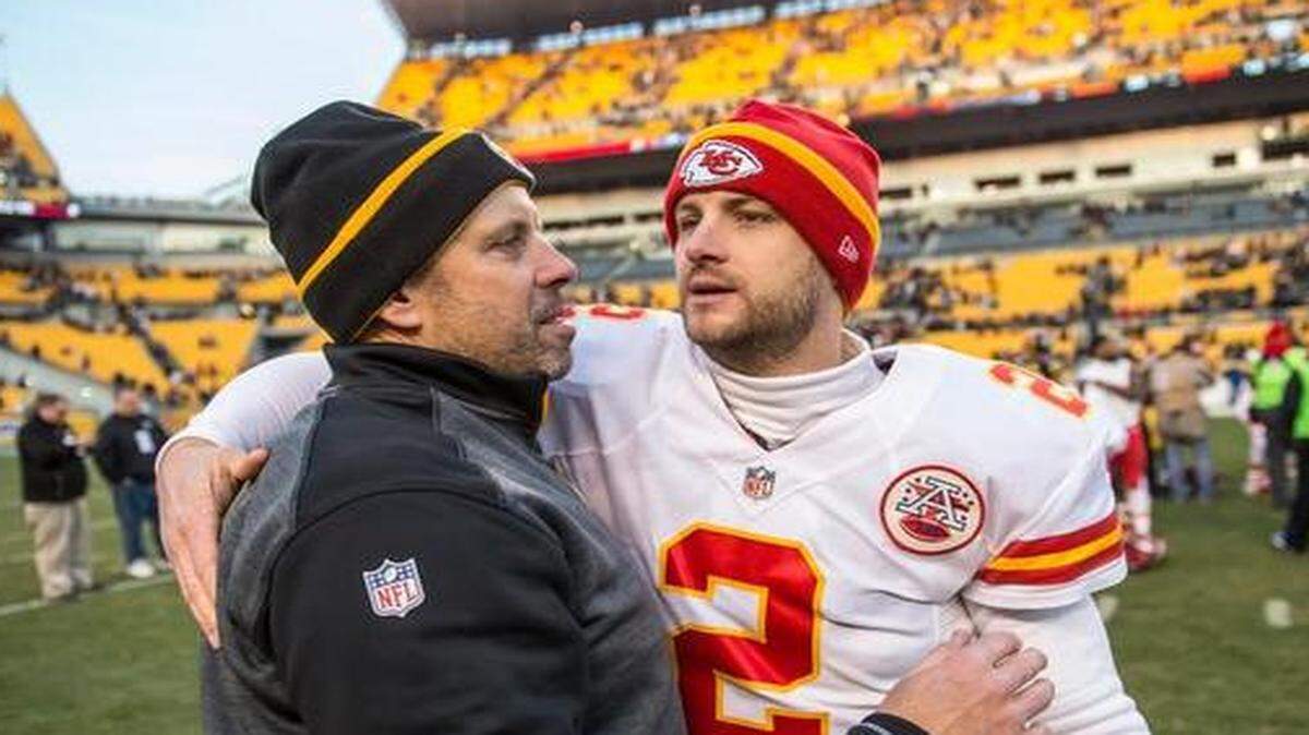 
Chiefs punter Dustin Colquitt got together with Steelers offensive coordinator Todd Haley, his former coach with the Chiefs, after Sunday’s game.
