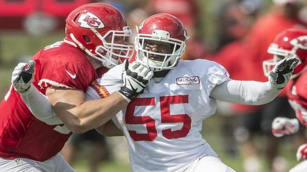 
Rookie linebacker Dee Ford (right) was drafted out of Auburn to add even more speed to the Chiefs’ pass rush. He’s shown that burst during camp against players such as guard Jeffrey Linkenbach.

 

