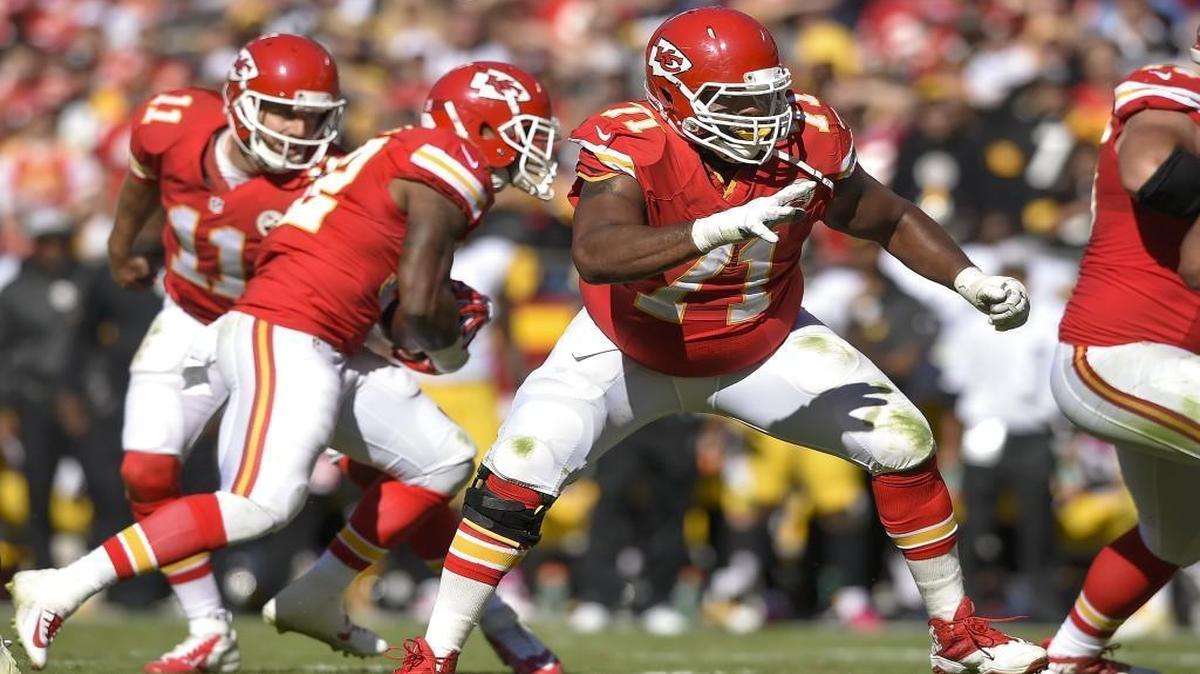 Chiefs tackle Jeff Allen (71) was back in the starting lineup against the Steelers on Oct. 25 at Arrowhead Stadium. The Chiefs won, 23-13.
