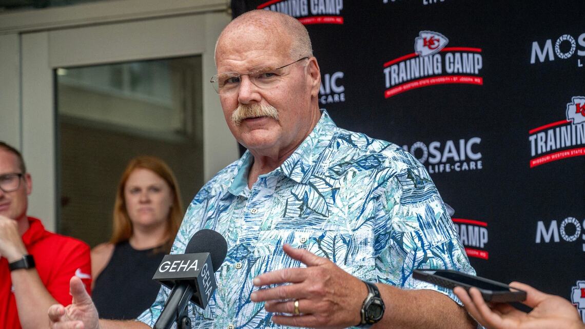 Chiefs’ QBs & rookies report to training camp Friday. Here’s what we’re watching