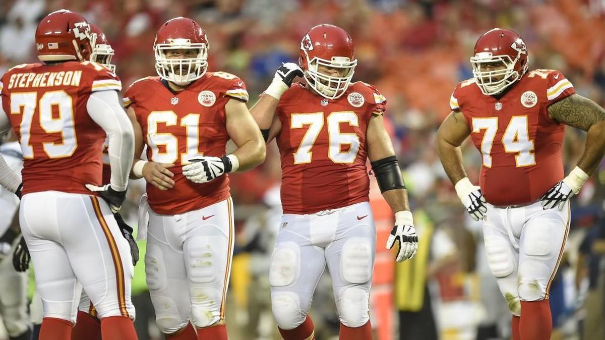 
Kansas City Chiefs tackle Donald Stephenson (from left), center Mitch Morse, tackle Laurent Duvernay-Tardif and guard Paul Fanaika gathered in a huddle during last Friday’s game against the Seattle Seahawks.
