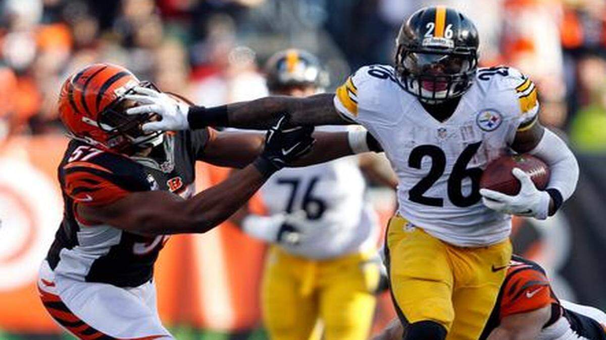 
Pittsburgh Steelers running back Le’Veon Bell (right) has established himself as one of the best in the league.


