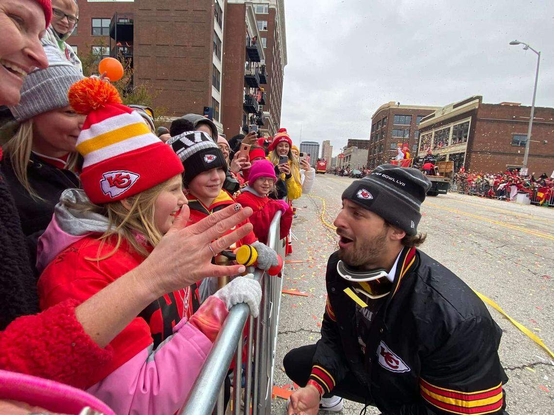 Kansas City Chiefs tight end Noah Gray talks with Azalea Helgerud during the Chiefs’ Super Bowl parade on Feb. 15, 2023.