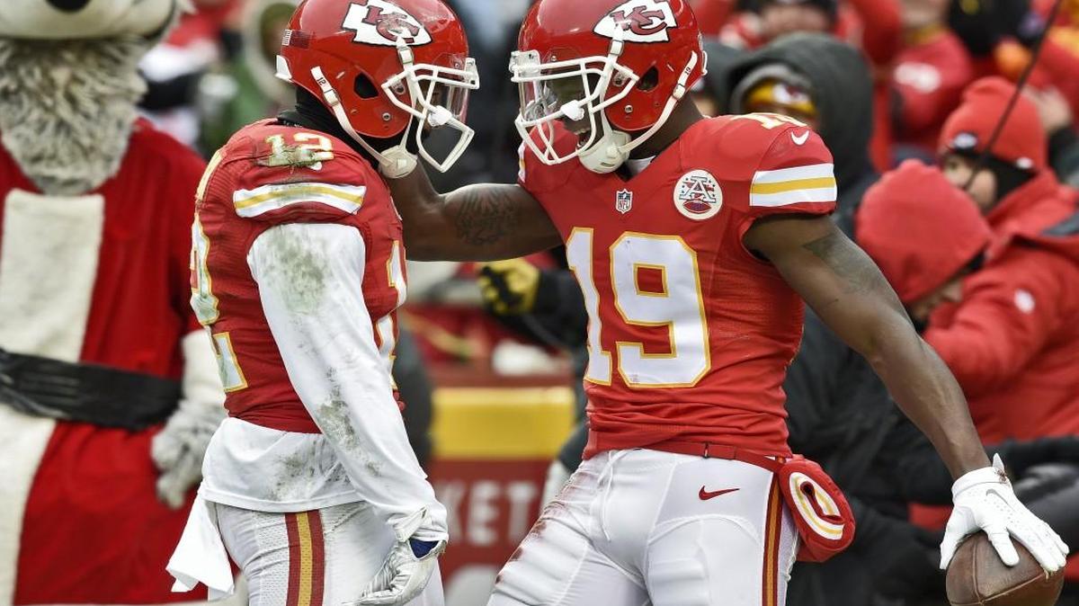 It’s 10 straight wins and still counting for Albert Wilson, left, Jeremy Maclin and the rest of the Chiefs.