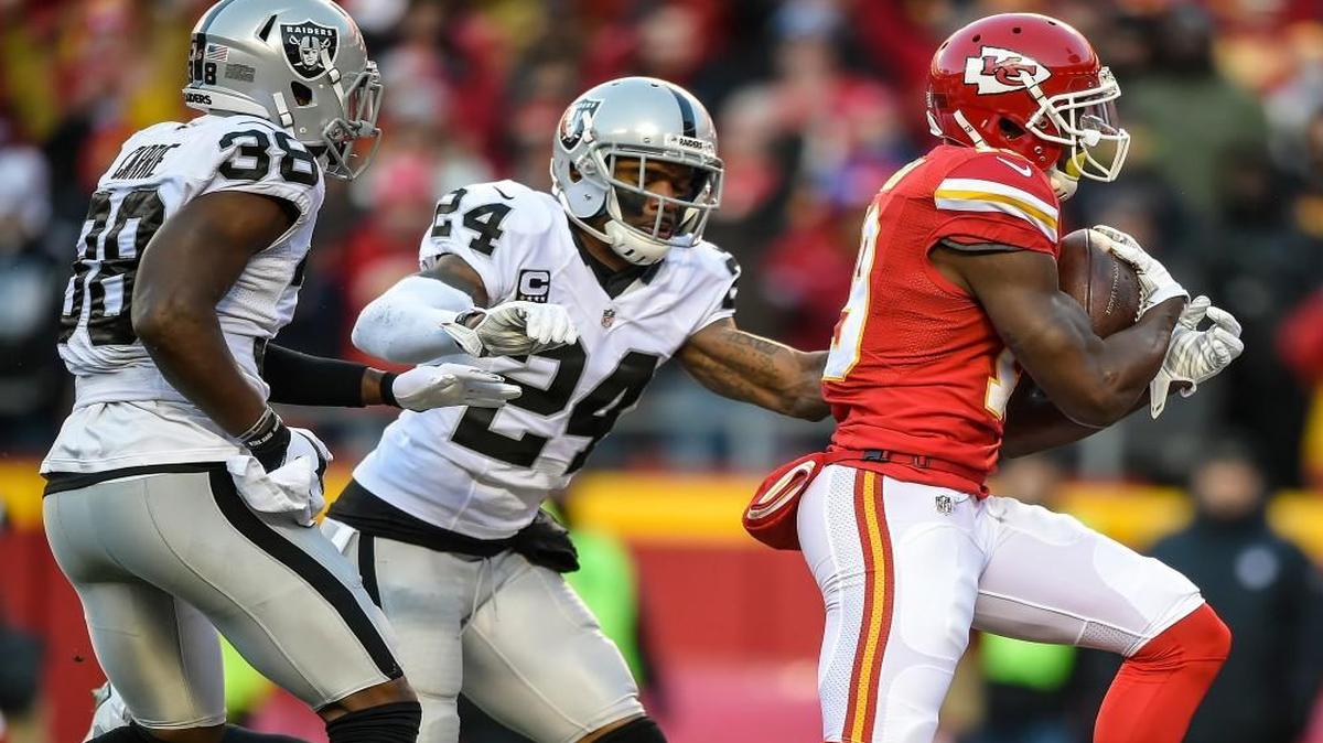 Kansas City Chiefs wide receiver Jeremy Maclin ran into the end zone on a 25-yard touchdown reception in the first quarter against the Oakland Raiders on Sunday.