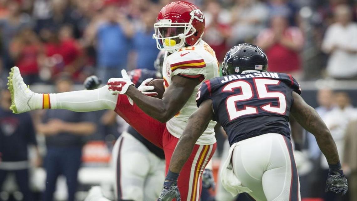 Though Chiefs receiver Jeremy Maclin had six catches Sunday against the Houston Texans, quarterback Alex Smith targeted him 15 times and Maclin uncharacteristically dropped two. On Monday, Maclin revealed that he was playing with a heavy heart after learning of the death of his longtime friend Isaiah DeLeon-Mares.