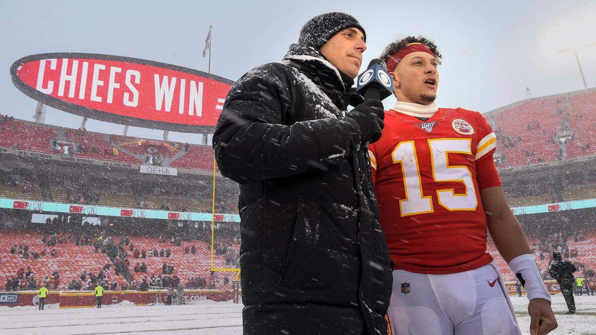 Patrick Mahomes is making a change for cold-weather game. Other Chiefs adjusting, too