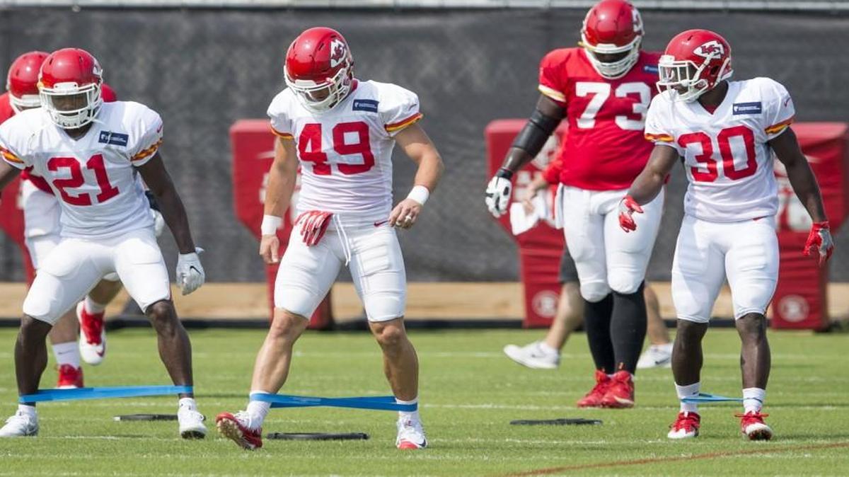 Chiefs cornerback Eric Murray (No. 21), safety Daniel Sorensen (49) and safety Steven Terrell (30) warm up during practice on Wednesday.