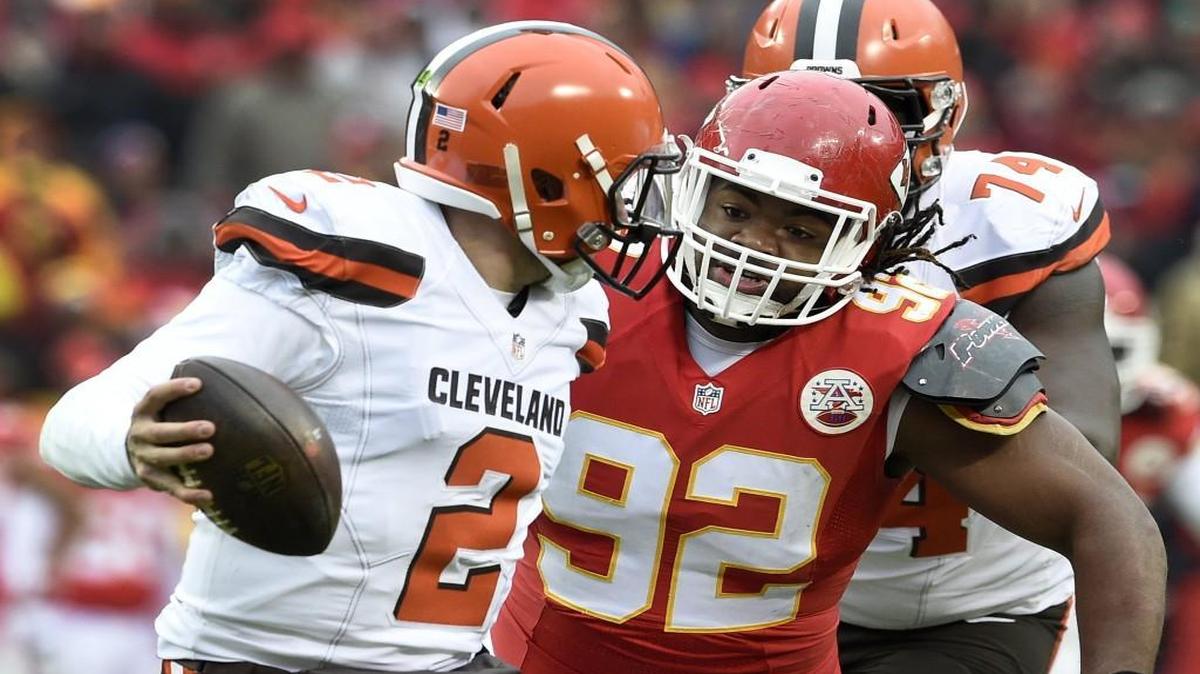 Cleveland Browns quarterback Johnny Manziel dodged the rush by Kansas City Chiefs defensive end Dontari Poe in the second quarter of Sunday’s game.