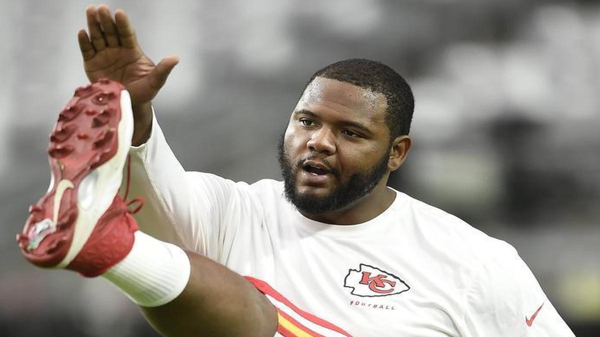 
Donald Stephenson got reps with the first team offense on Thursday, but coach Andy Reid cautioned against reading too much into Eric Fisher’s temporary break from the top unit.
