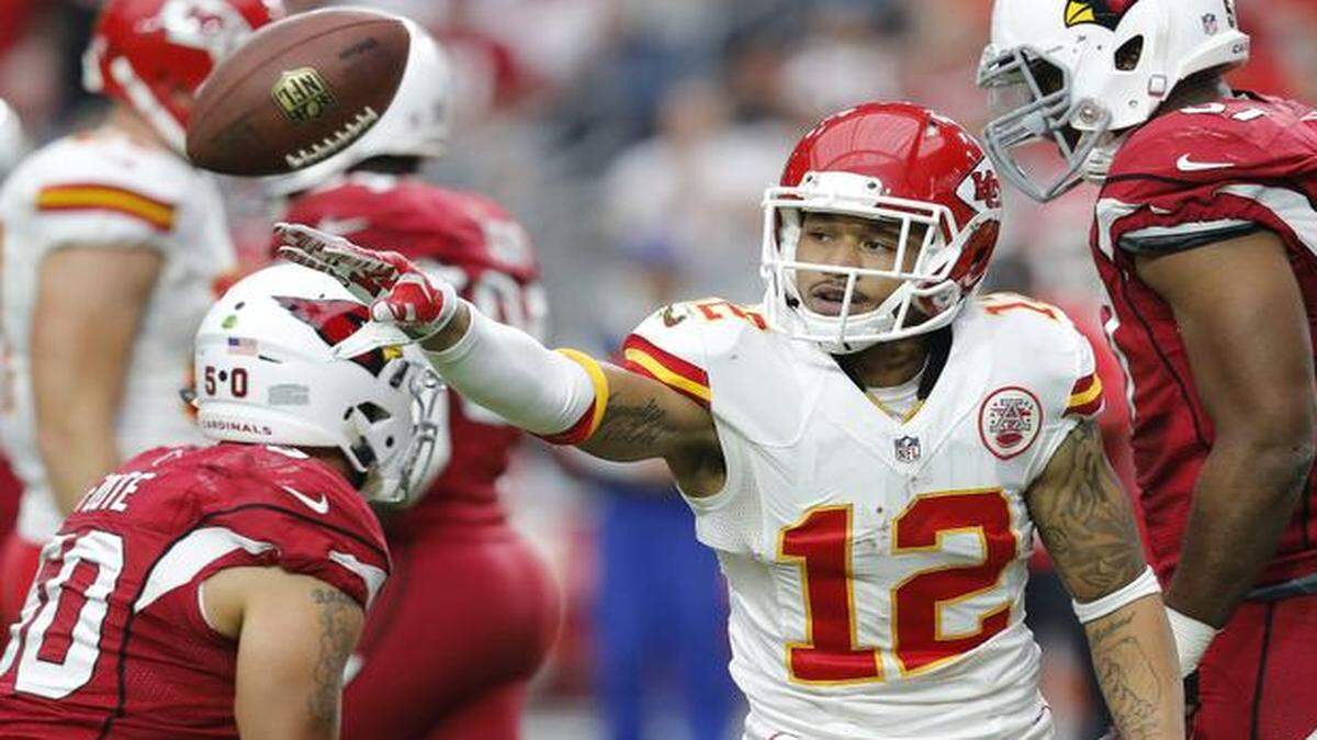 
Kansas City Chiefs wide receiver Albert Wilson tossed the ball to an official during the first quarter of Sunday’s game against the Arizona Cardinals.
