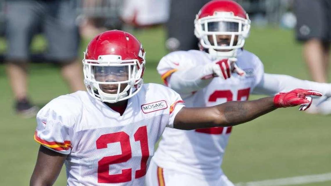 Eric Murray (left) played cornerback in college at Minnesota, but the Chiefs are trying the rookie out at safety, a position he’s never played before.