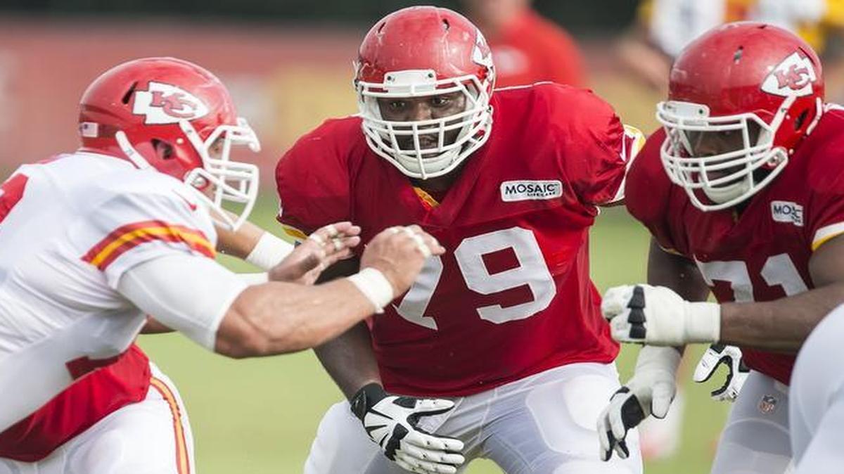 
Kansas City Chiefs tackle Donald Stephenson and the offensive line will be worth watching on Friday.
