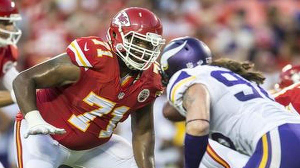 
Jeff Allen (71) took the place of Chiefs right tackle Donald Stephenson in a preseason game against the Vikings and will again on Sunday vs. Tennessee.
