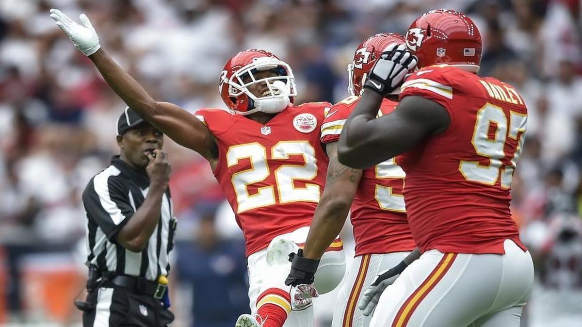 
Kansas City Chiefs cornerback Marcus Peters celebrated after his interception on his first defensive play against the Houston Texans on Sunday. The Chiefs won 27-20.
