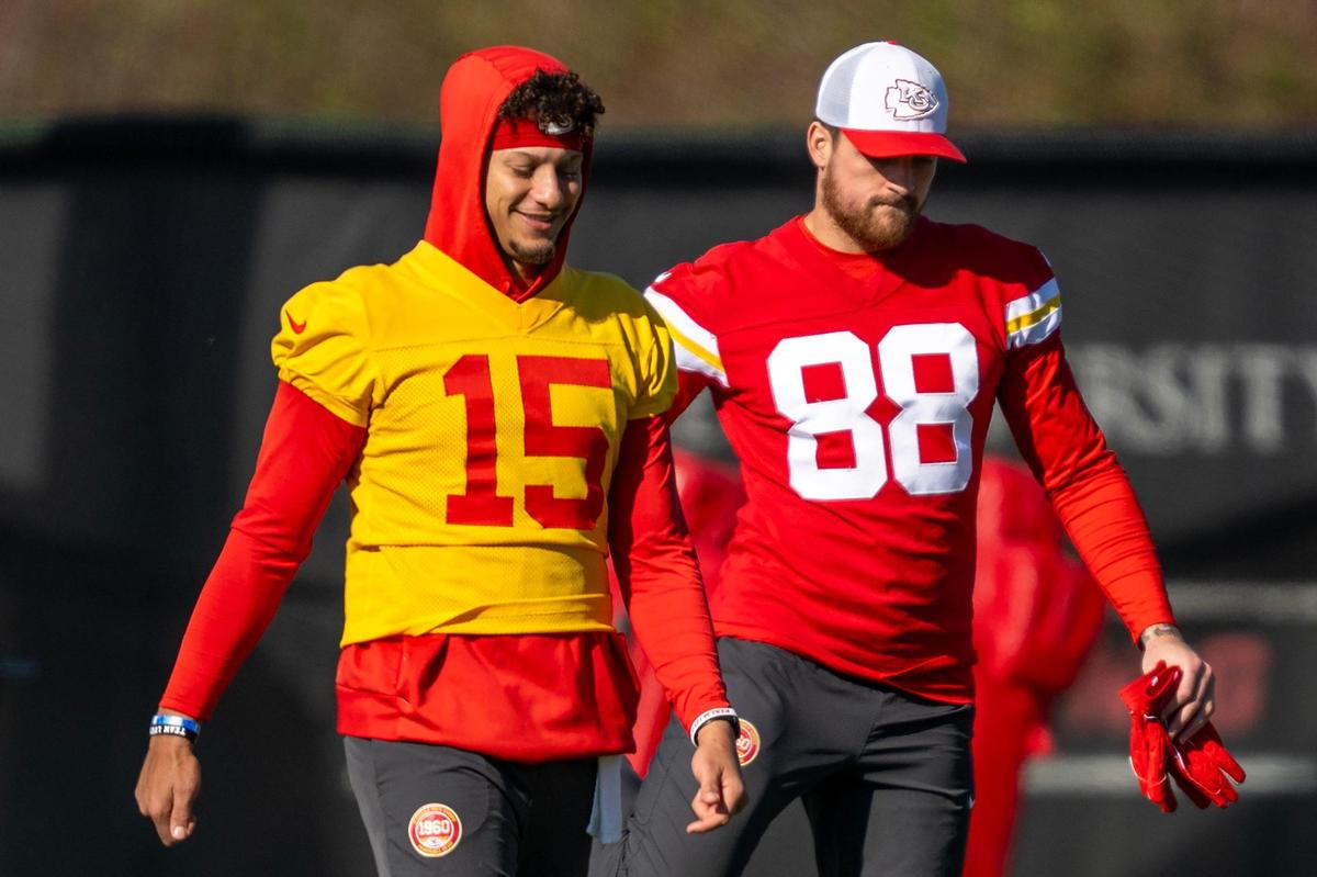 Kansas City Chiefs quarterback Patrick Mahomes (15) and tight end Peyton Hendershot (88) stretch together during practice at the Chiefs’ training facility on Thursday, Nov. 7, 2024, in Kansas City.