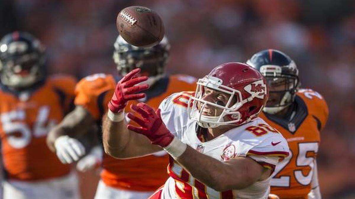 
Kansas City Chiefs tight end Anthony Fasano made a bobbling 22-yard catch for a first down in the fourth quarter against the Denver Broncos last Sunday.
