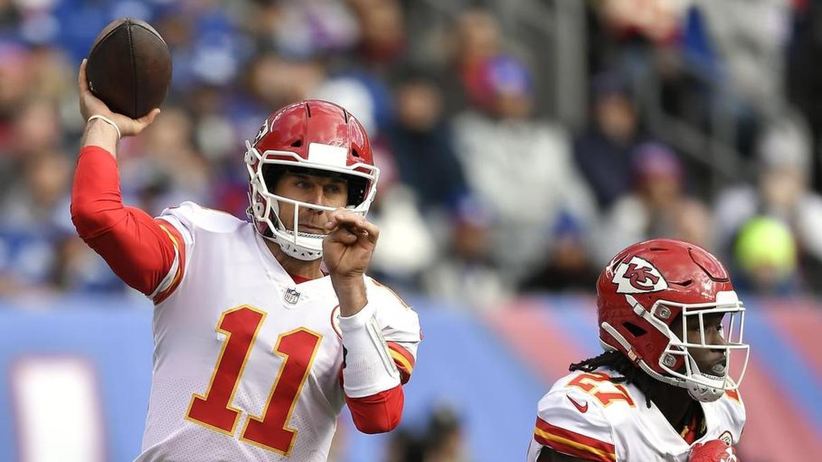 Former Chiefs quarterback Alex Smith (11)