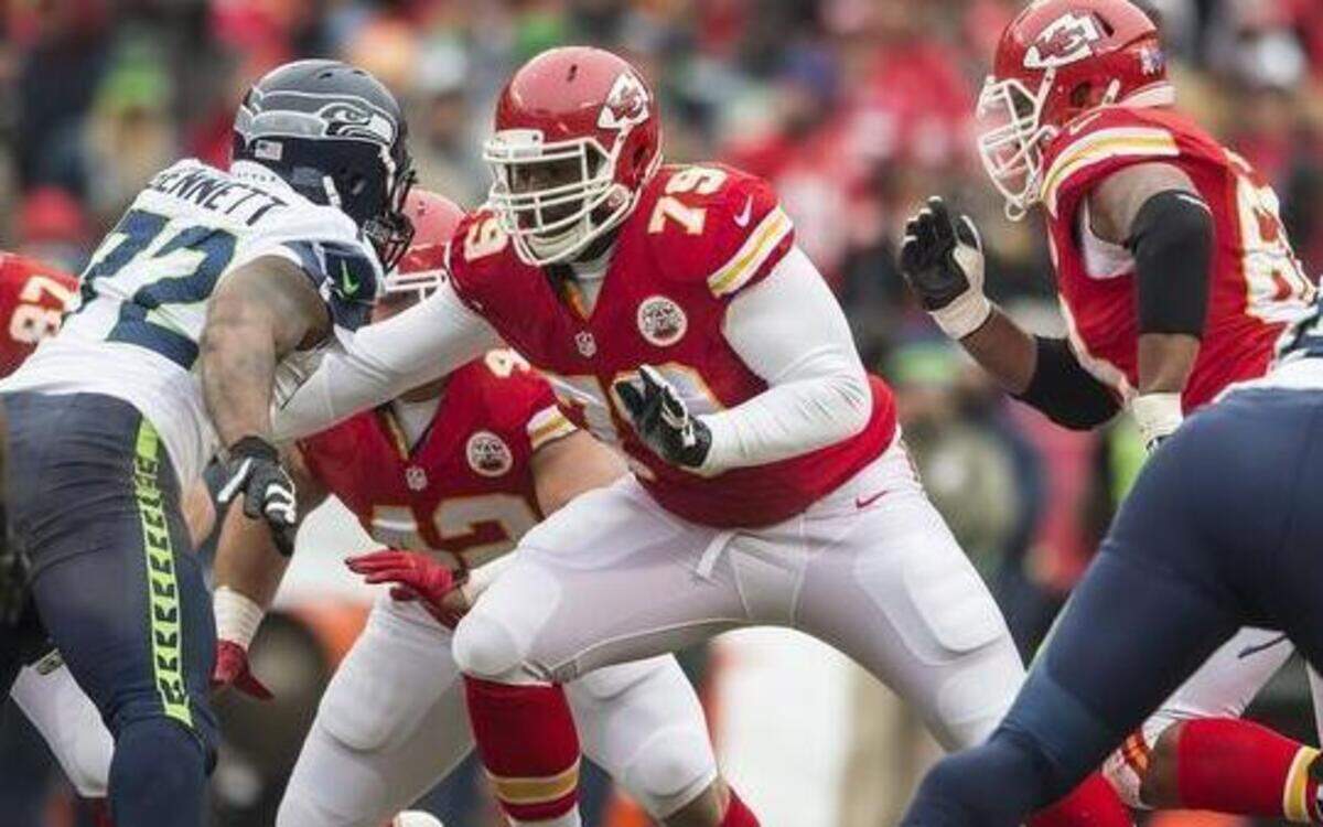 
Kansas City Chiefs offensive lineman Donald Stephenson (center).
