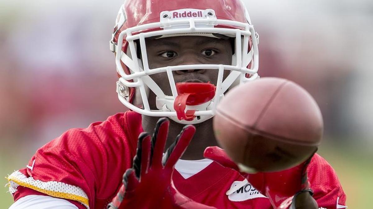 
Chiefs tight end Demetrius Harris wasn’t cleared for contact during training camp in St. Joseph but practiced in pads for the second time on Monday.
