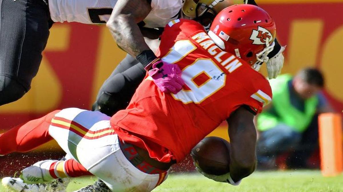 Chiefs wide receiver Jeremy Maclin was hit by Saints defensive back Brian Dixon during an Oct. 23 game at Arrowhead Stadium.