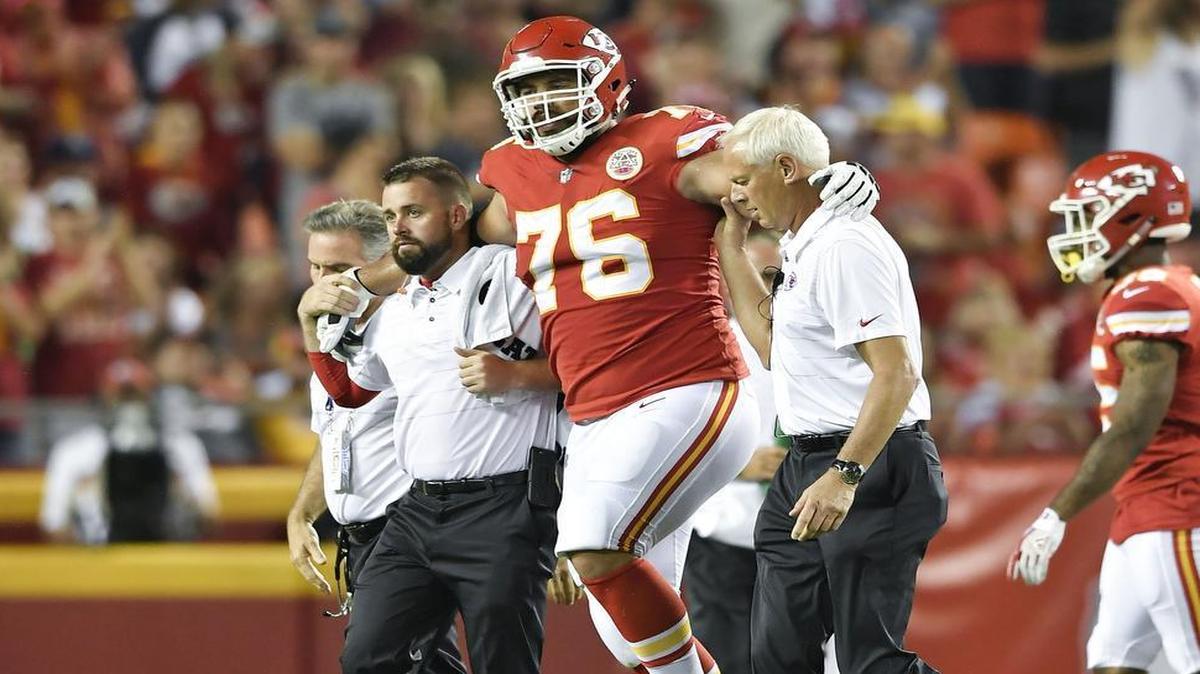 Chiefs guard Laurent Duvernay-Tardif was helped off the field in the first quarter of Monday night’s game against Washington at Arrowhead Stadium. Duvernay-Tardif went down with a left knee injury and did not return to the game.