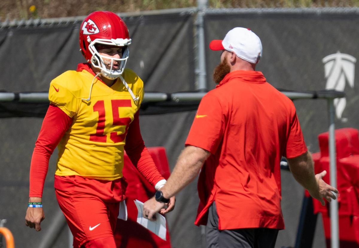 Chiefs quarterback Patrick Mahomes (15) warms up during practice at the teams’ training facility in Kansas City on Thursday, October 3, 2024.
