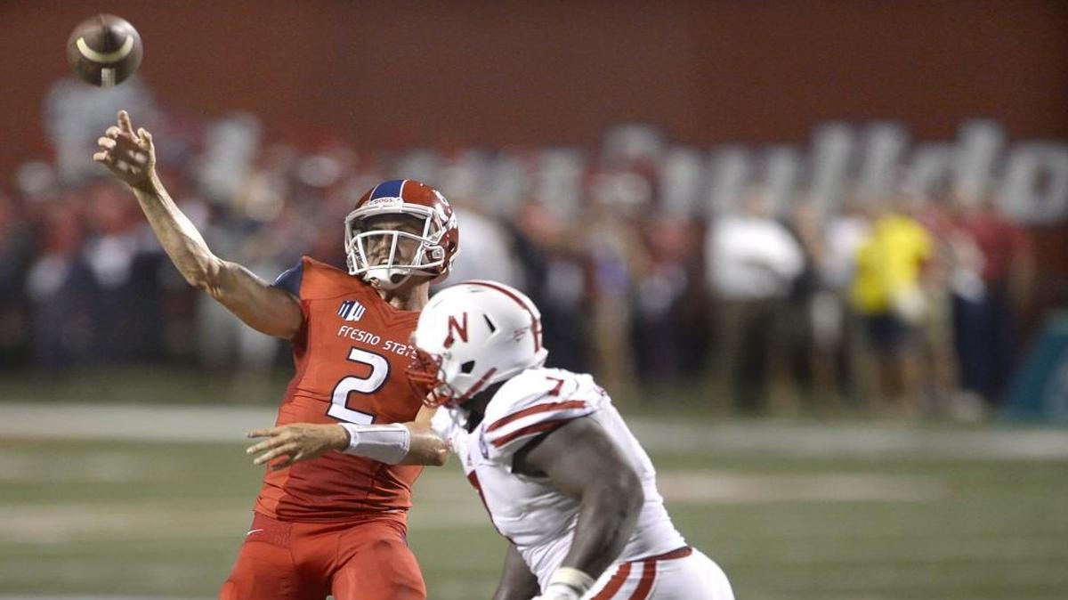 Nebraska’s Maliek Collins, a Center High School graduate, chased down Fresno State quarterback Brian Burrell in 2014.