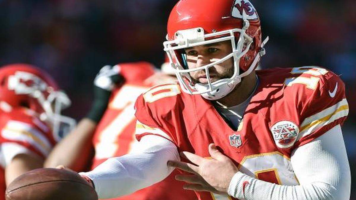 
Sunday against the San Diego Chargers, Chiefs quarterback Chase Daniel misfired only four times in his first 17 passes, and though he finished the game 16 of 27 for 157 yards — he had a rough second half — he occasionally took some shots downfield and impressed his bosses with his play in relief of quarterback Alex Smith, who missed the game with a lacerated spleen.
