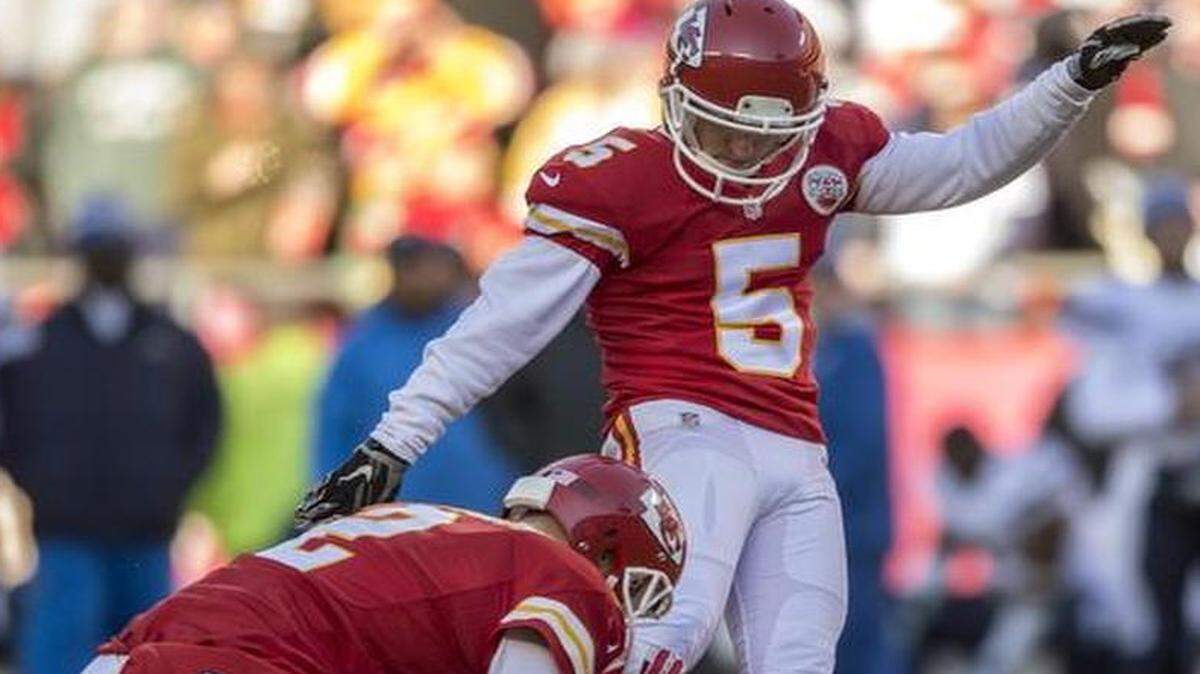 
Kansas City Chiefs kicker Cairo Santos (5) made four field goals against the San Diego Chargers but missed this 50-yard kick in the fourth quarter in NFL action on December 28, 2014 at Arrowhead Stadium in Kansas City, Mo. The Chiefs won, 19-7.
