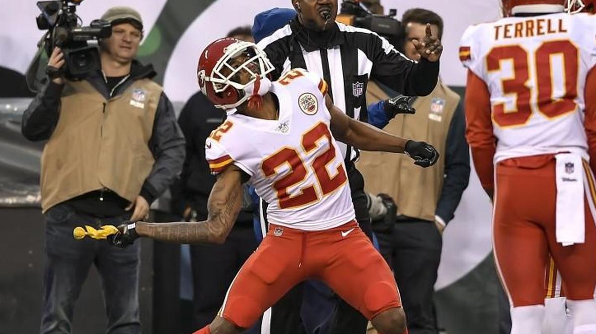 Chiefs cornerback Marcus Peters chucked a penalty flag into the crowd last weekend against the Jets. On Friday, he was fined by the NFL.