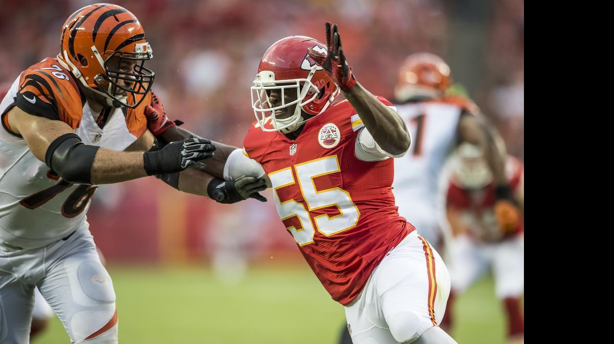 
Chiefs linebacker Dee Ford (right) didn’t get a lot of playing time as a rookie last season.
