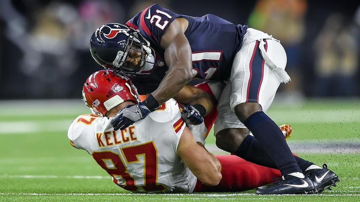 Kansas City Chiefs tight end Travis Kelce (87) was hit in the helmet by Houston Texans strong safety Marcus Gilchrist (21) in the second quarter Sunday.