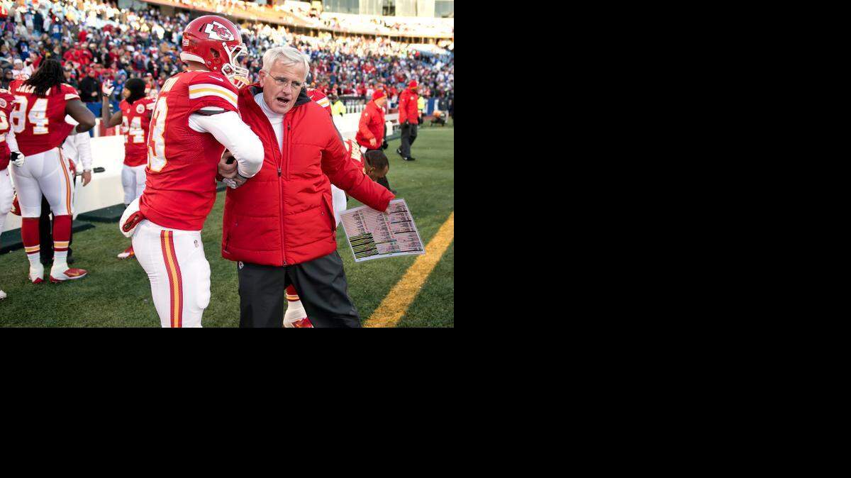 
Chiefs defensive coordinator Bob Sutton with long snapper Thomas Gafford 
