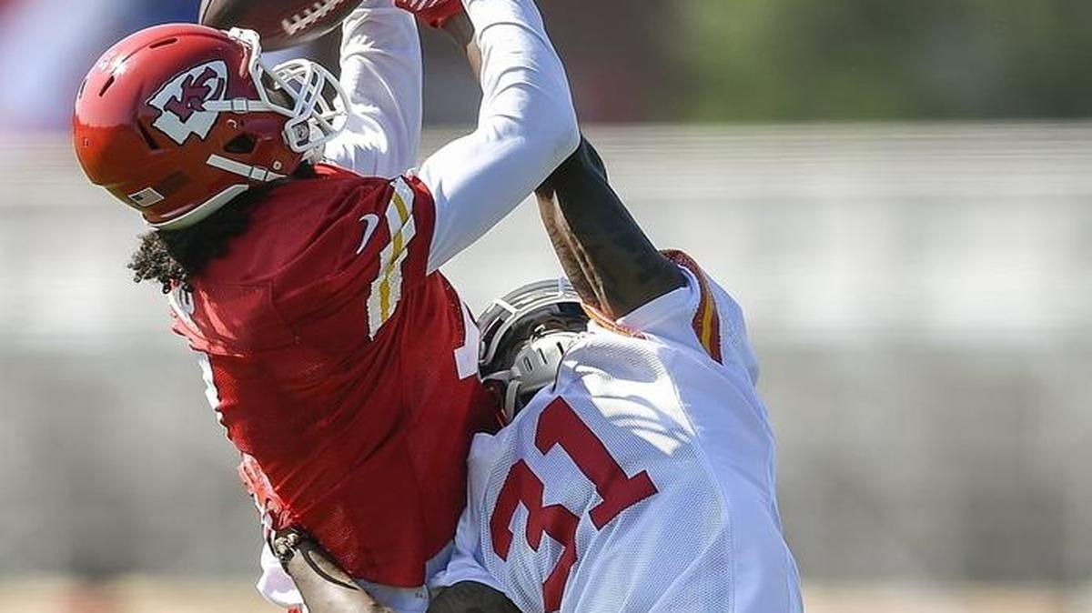 Kansas City Chiefs wide receiver Marcus Kemp failed to catch a deep pass while defended by De’Vante Bausby during training-camp practice on Saturday in St. Joseph, Mo.