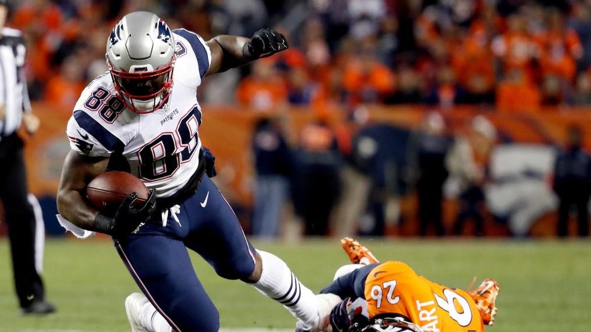 Martellus Bennett, left, returned to the New England Patriots after being waived by Green Bay. The Chiefs also had interest in the veteran tight end.