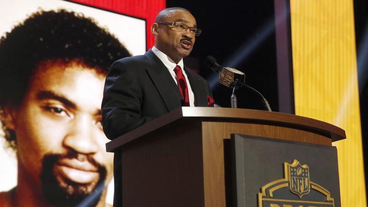 
Former Kansas City Chiefs cornerback Gary Green announced that the Chiefs selected Missouri offensive lineman Mitch Morse as the 49th pick in the second round of the 2015 NFL Football Draft on Friday in Chicago.
