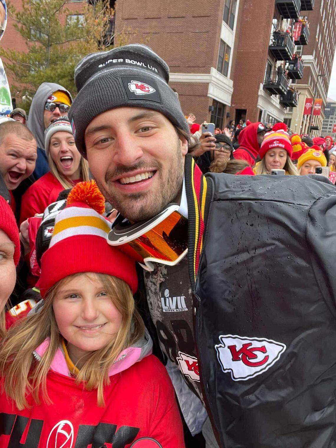 Kansas City Chiefs tight end Noah Gray poses for a photo with Azalea Helgerud during the Chiefs’ Super Bowl LVII parade on Feb. 15, 2023.