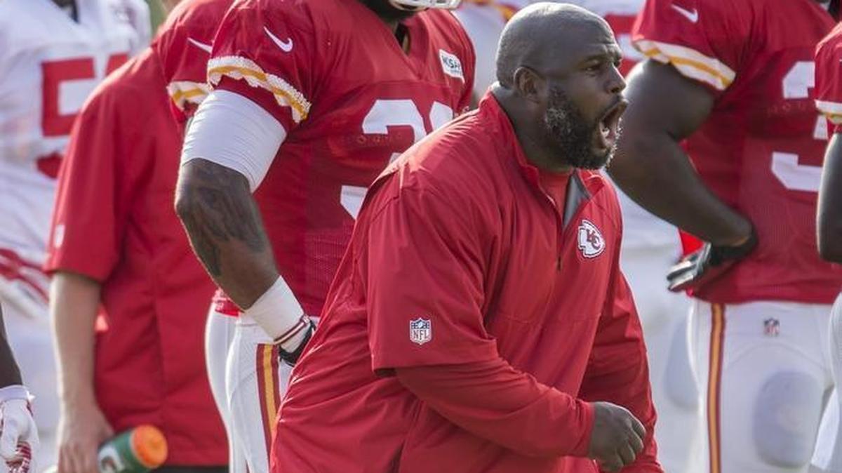 Eric Bieniemy, offensive coordinator for the Chiefs, brings a running back’s perspective to coach Andy Reid’s West Coast offense.