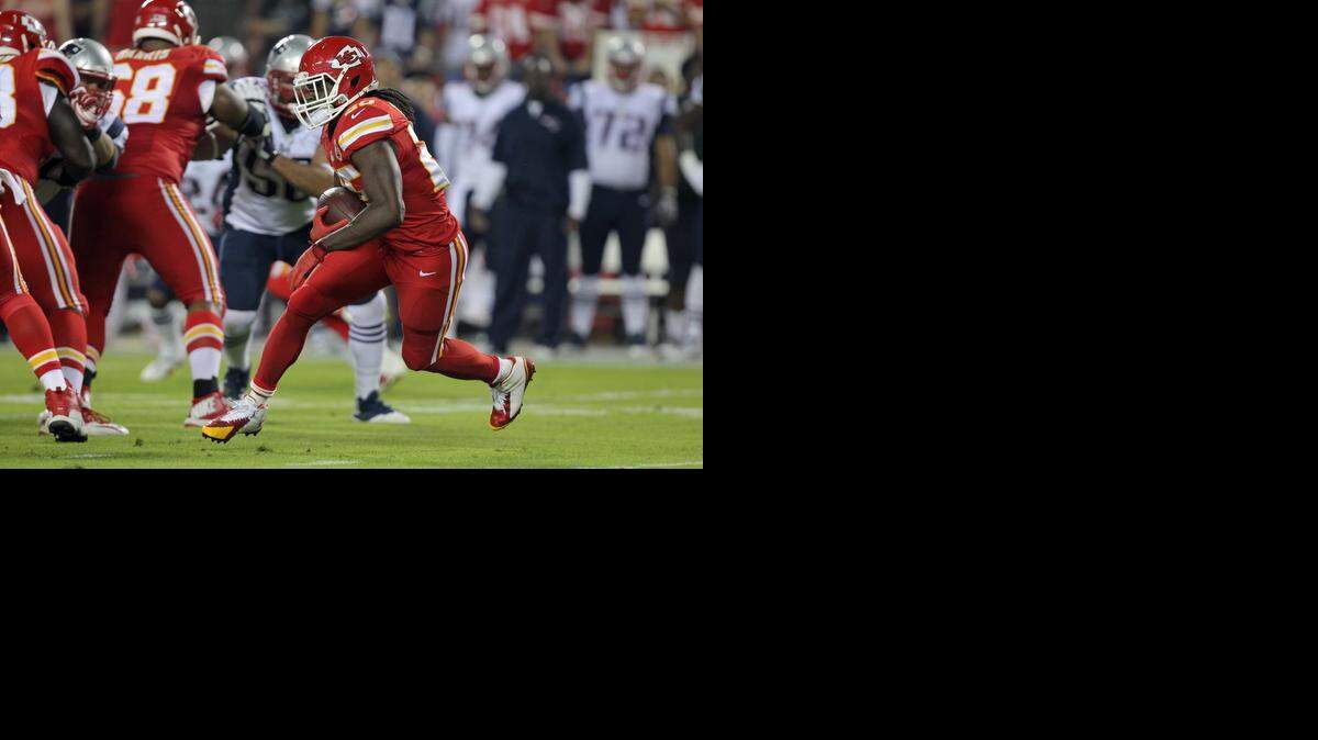 
Kansas City Chiefs running back Jamaal Charles runs with the ball during the first quarter of an NFL football game against the New England Patriots Monday, Sept. 29, 2014, in Kansas City, Mo. (AP Photo/Ed Zurga)
