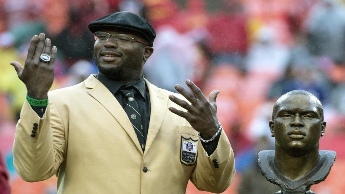 Chiefs Hall of Famer Will Shields shows his Hall of Fame ring during a halftime ceremony in his honor in November 2015 at Arrowhead Stadium.