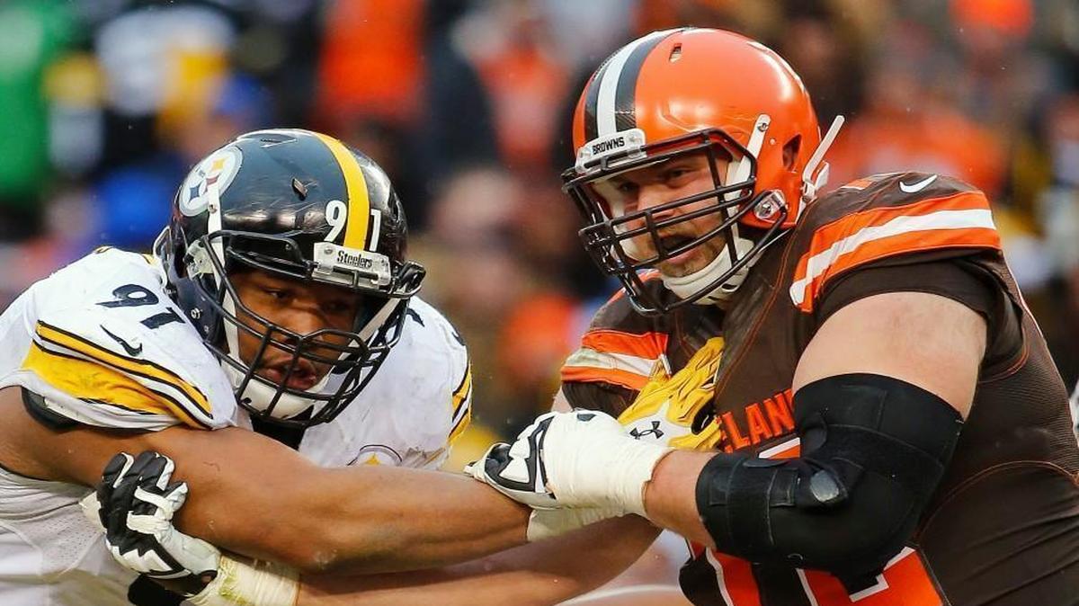 Cleveland’s Mitchell Schwartz (right) graded out as one of the better offensive linemen in the game last season. He’ll join the Chiefs on a new free-agent contract.