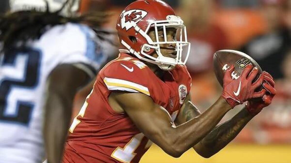 Kansas City Chiefs wide receiver Demarcus Robinson (right)