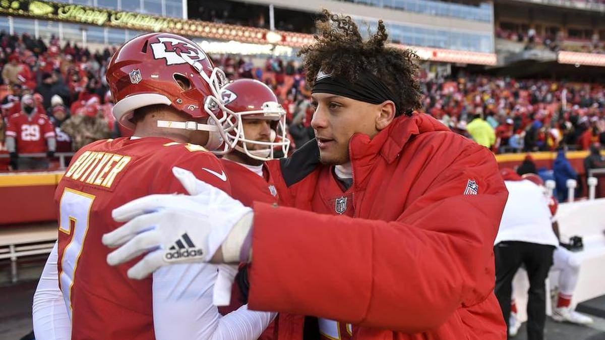 Chiefs backup quarterback Patrick Mahomes (right), who hasn’t played in a game all season, congratulated kicker Harrison Butker on his five field goals in Sunday’s 29-13 win over the Dolphins at Arrowhead Stadium.