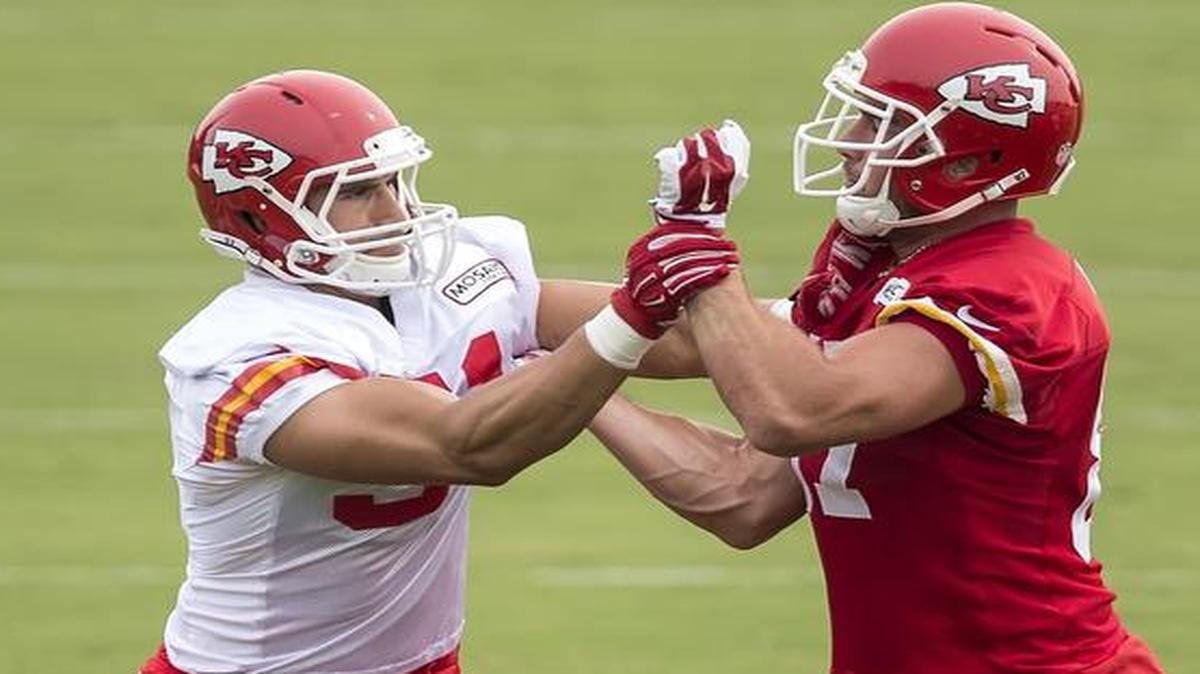 
Outside linebacker Frank Zombo, left, is one of the Chiefs’ best special-teams performers.

