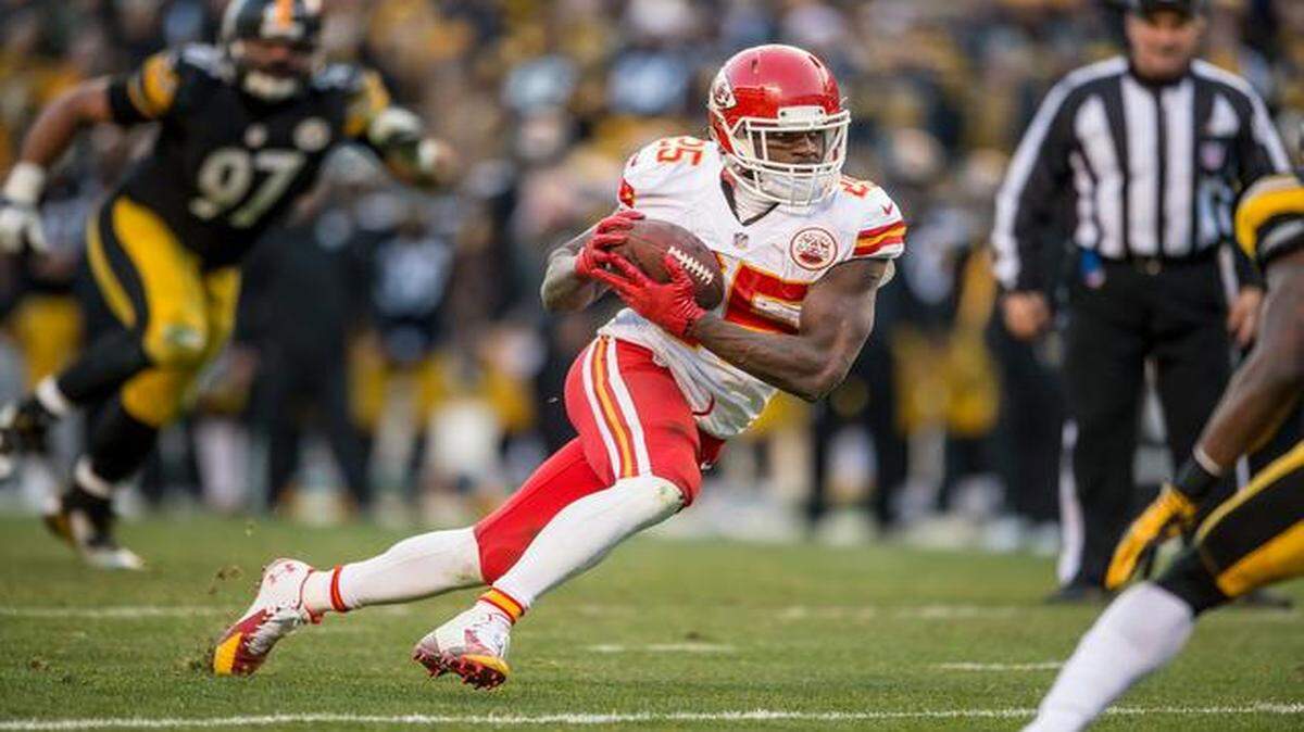 
Jamaal Charles, who became the Chiefs’ all-time leading rusher earlier this season — now with 6,802 yards —ranks fifth in the AFC in rushing with 979 yards in 193 carries (5.1-yard average). He needs 21 yards to extend his franchise record to five 1,000-yard rushing seasons. 

